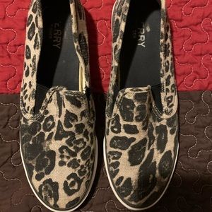 Sperry Leopard slip ons 9.5, one flaw in the elastic